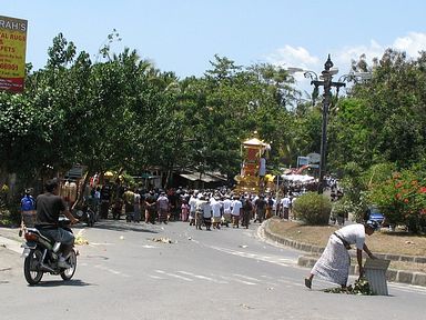 Bali - Prozession zur Verbrennungszeremonie