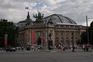 Paris - Avenue des Champs-Elysees/Grand Palais