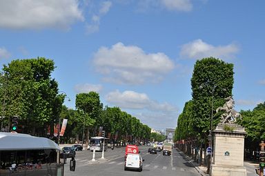 Paris - Avenue des Champs-Elysees