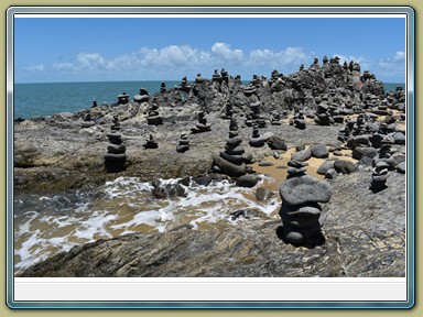 Pacific Coast - The Gatz Balancing Rocks (QLD)