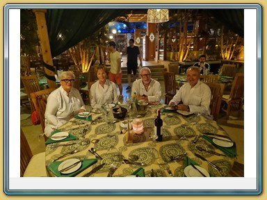 The Breakers Diving & Surfing Lodge
- Oriental Night in Galabeya Kleidung -