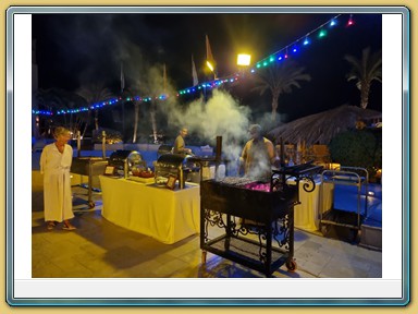 The Breakers Diving & Surfing Lodge
- Oriental Night in Galabeya Kleidung -