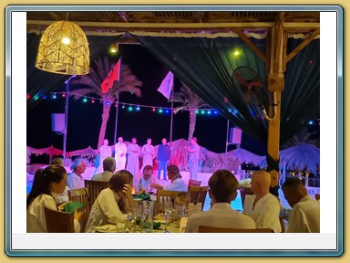 The Breakers Diving & Surfing Lodge
- Oriental Night in Galabeya Kleidung -