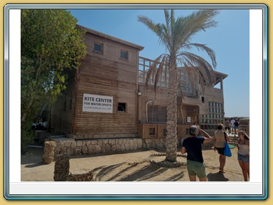 "Behind the Scenes" Tour mit Stefan.
- Kite House -