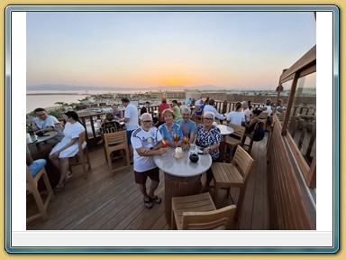 The Breakers Diving & Surfing Lodge
- Sky Bar -