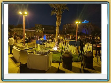 The Breakers Diving & Surfing Lodge
- Barbeque am Hotelstrand -
