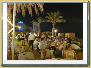 The Breakers Diving & Surfing Lodge
- Barbeque am Hotelstrand -