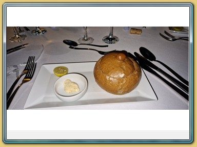 The Breakers Diving & Surfing Lodge
- Seafood Dinner am Hotelstrand -