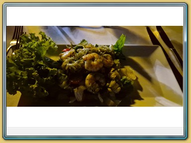 The Breakers Diving & Surfing Lodge
- Seafood Dinner am Hotelstrand -