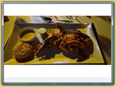 The Breakers Diving & Surfing Lodge
- Seafood Dinner am Hotelstrand -