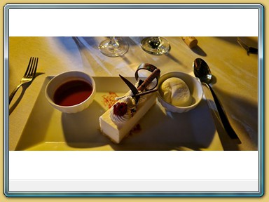 The Breakers Diving & Surfing Lodge
- Seafood Dinner am Hotelstrand -